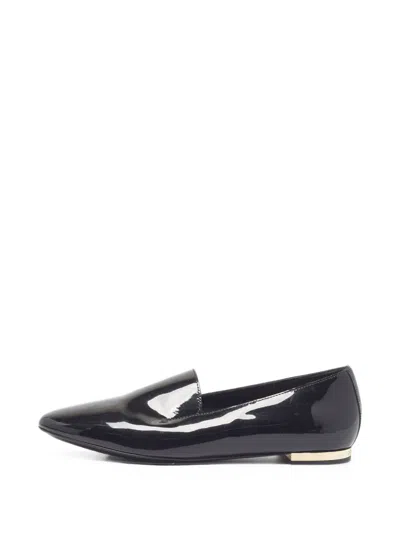 Pre-owned Burberry Pointed-toe Leather Loafers In 黑色