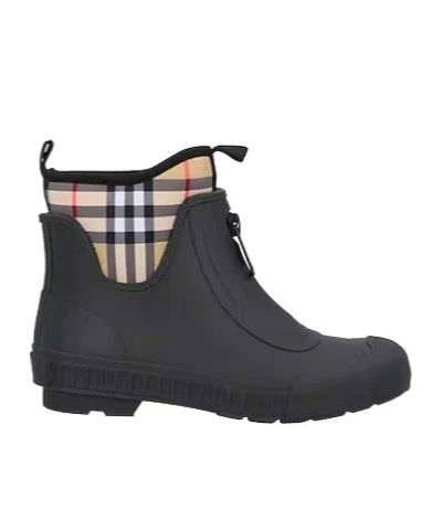 Burberry Printed Short Rain Boots In Black