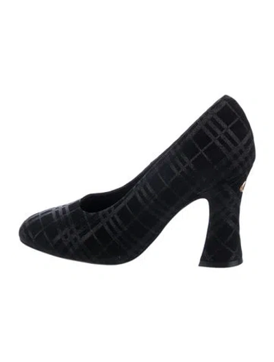 Pre-owned Burberry Pumps In Black