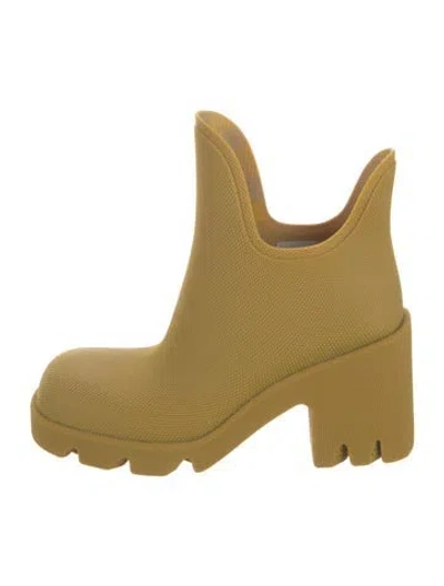 Pre-owned Burberry Rubber Rain Boots In Neutral