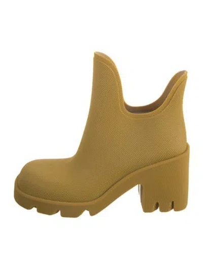 Pre-owned Burberry Rubber Rain Boots In Yellow