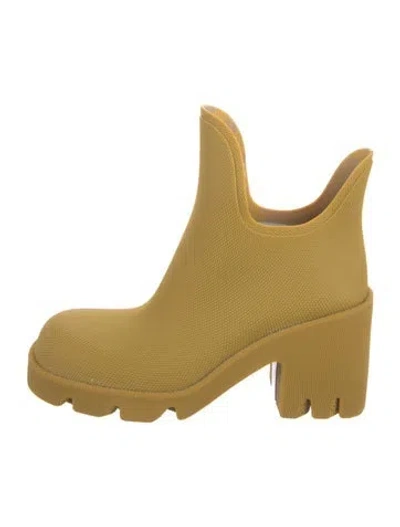 Pre-owned Burberry Rubber Rain Boots In Yellow