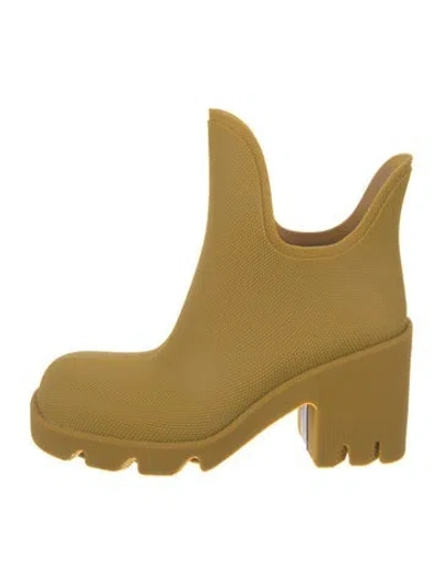 Pre-owned Burberry Rubber Rain Boots In Yellow