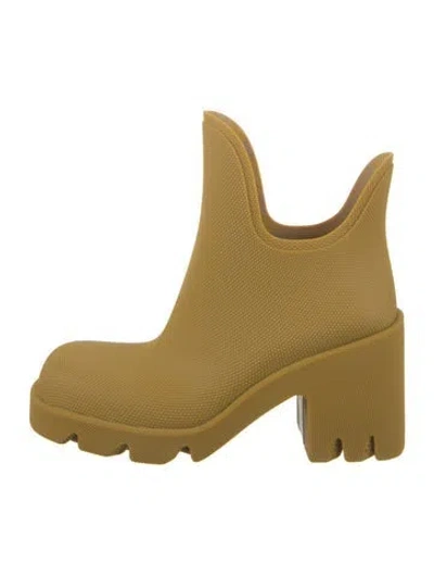 Pre-owned Burberry Rubber Rain Boots In Yellow