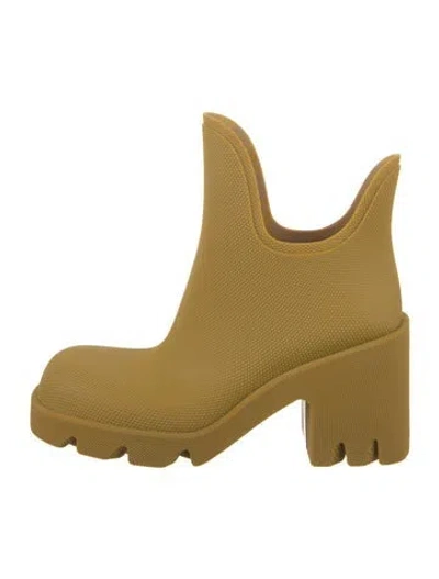 Pre-owned Burberry Rubber Rain Boots In Yellow