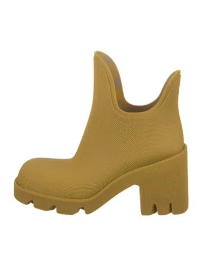 Pre-owned Burberry Rubber Rain Boots In Yellow