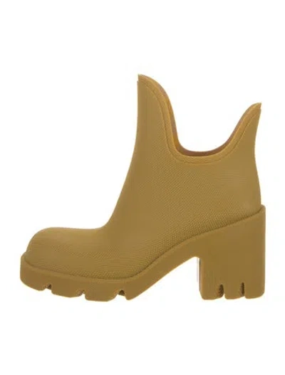 Pre-owned Burberry Rubber Rain Boots In Yellow
