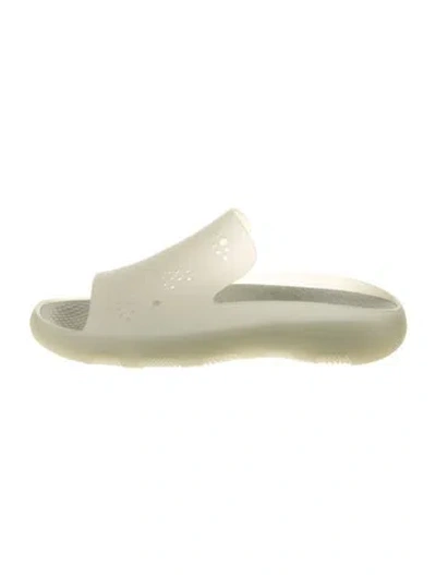 Pre-owned Burberry Rubber Slides In Neutral