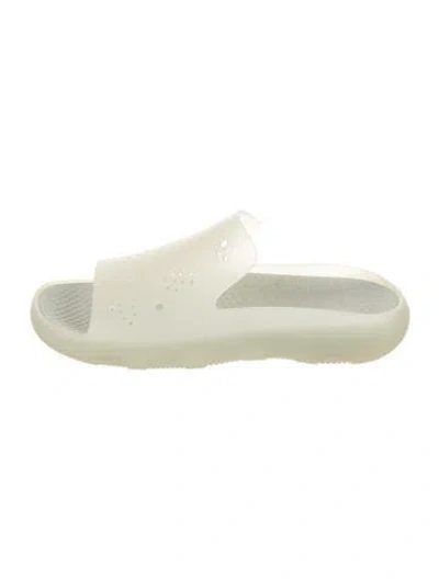 Pre-owned Burberry Rubber Slides In Neutral