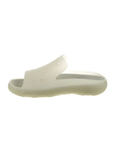 Pre-owned Burberry Rubber Slides In Neutral
