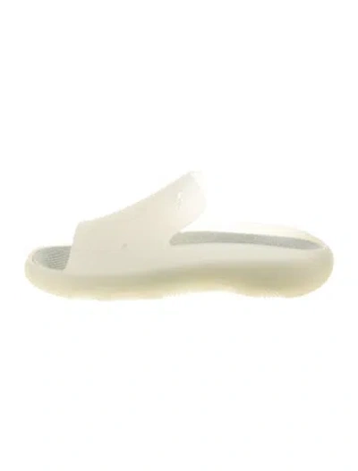 Pre-owned Burberry Rubber Slides In Neutral