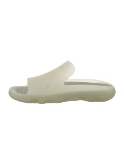 Pre-owned Burberry Rubber Slides In Neutral