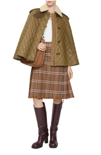 Burberry Shearling Collar Quilted Cotton Heath Cape In Green
