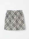 Burberry Check Shorts In Grün