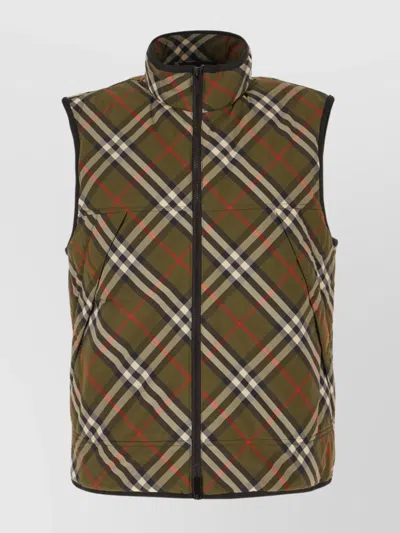 Burberry Sleeveless Checked Pattern Padded Jacket In Loch Ip Check