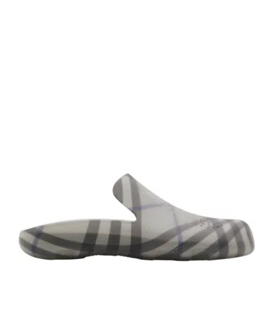 BURBERRY BURBERRY STINGRAY CHECKED SLIP-ON SLIPPERS