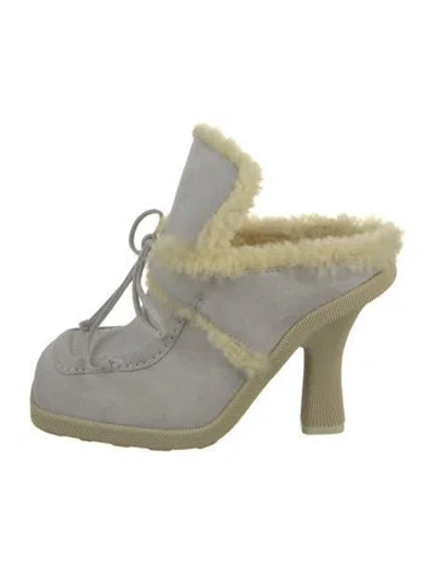 Pre-owned Burberry Suede Fur Trim Pumps In Gray
