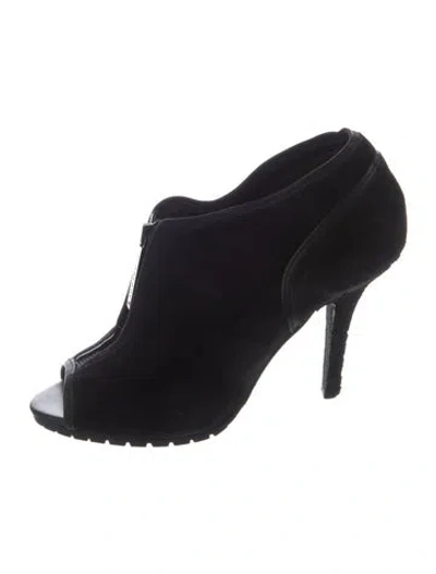 Pre-owned Burberry Suede Pumps In Black