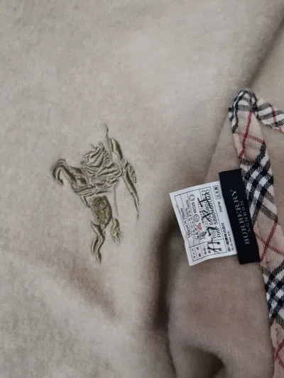 Pre-owned Burberry Throw Blanket In Beige