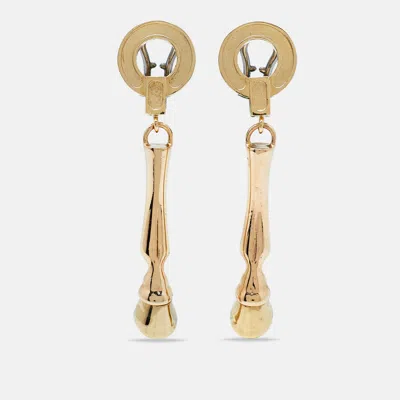 Pre-owned Burberry Two-tone Horse Hoof Clip On Earrings