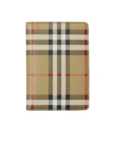 Burberry Vintage Check Passport Holder In Green