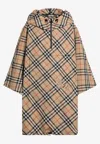 Burberry Vintage Check Zipped Poncho In Beige