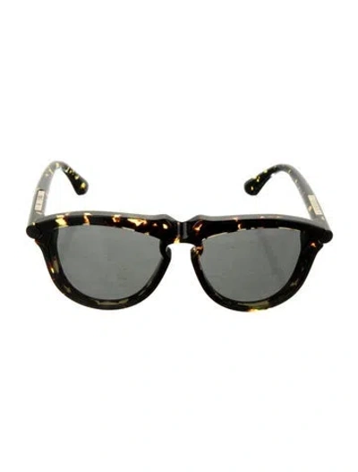 Pre-owned Burberry Wayfarer Tinted Sunglasses In Black