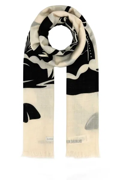 BURBERRY WHITE SIGNATURE SCARF