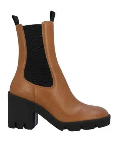 BURBERRY BURBERRY WOMAN ANKLE BOOTS TAN SIZE 10 LEATHER