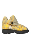 Burberry Check Pillow Padded Drawstring Snow Boots In Yellow