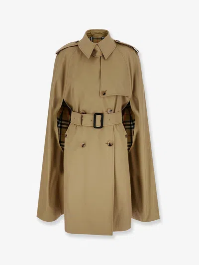 Burberry Belmont Trench Cape In Gabardine In Nude
