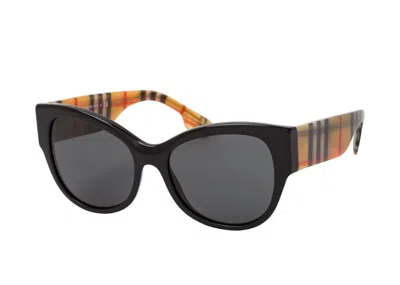 Pre-owned Burberry Women's  Sunglasses Butterfly Frame In Black Beige Vintage Check (40806111)