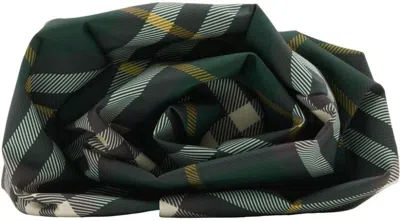 Burberry Rose Clutch In Green
