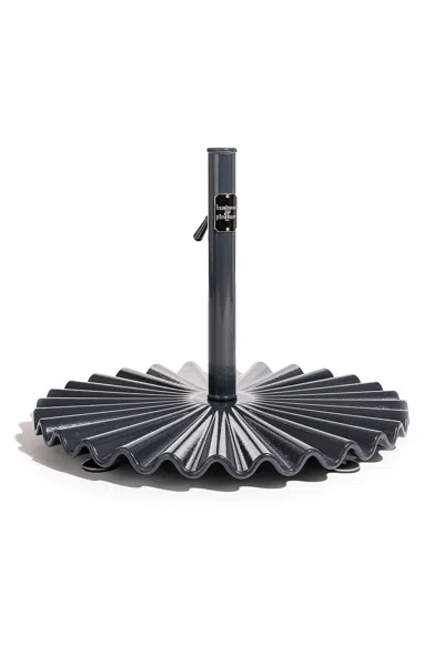 Business & Pleasure Clamshell Umbrella Base In Black