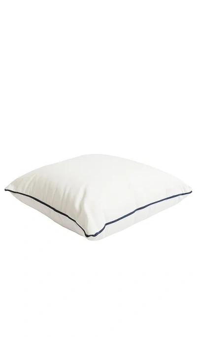 Business & Pleasure Kissen Throw Pillow In White