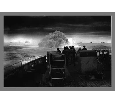 Buyenlarge 'uscg Spencer Sinking Submarine' Photographic Print In Black;gray