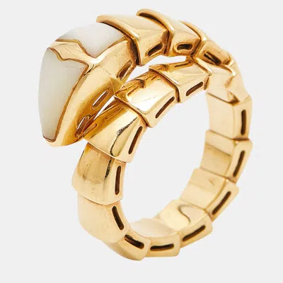 Pre-owned Bvlgari Serpenti Viper Mother Of Pearl 18k Yellow Gold Ring Size 51