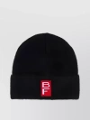 BY FAR SIGNATURE LOGO PATCH BEANIE