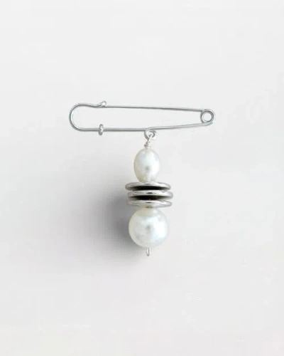 By Lilla Lillies Brooch In Metallic
