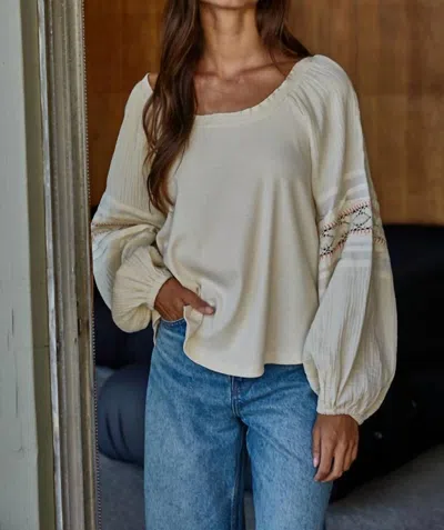 By Together Mesa Contrast Stitch Top In Natural In White