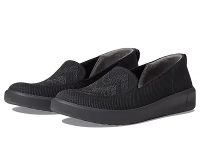 Bzees March On Moc In Black