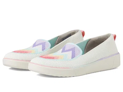 Bzees March On Moc In White