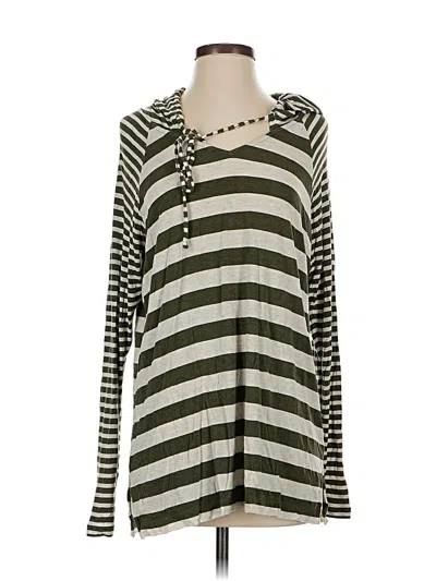 Pre-owned Cabi Long Sleeve T-shirt In Green