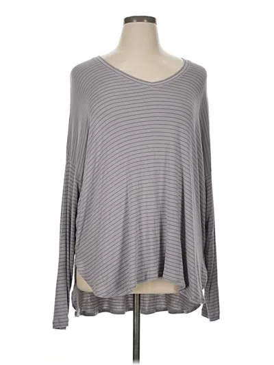 Pre-owned Cabi Long Sleeve T-shirt In Gray