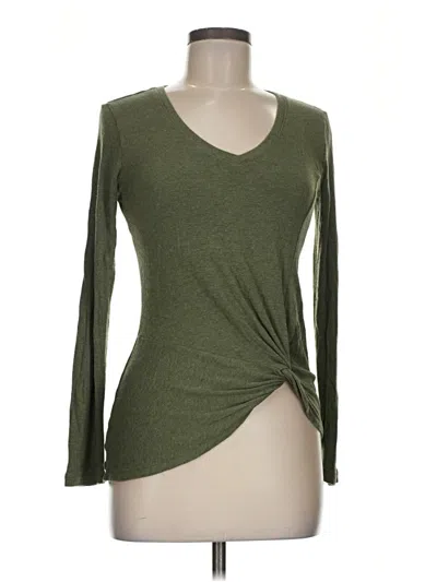 Pre-owned Cabi Long Sleeve T-shirt In Green