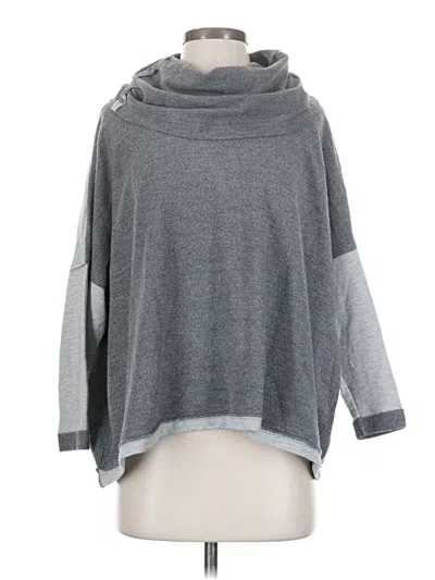 Pre-owned Cabi Poncho In Gray