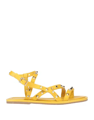 Cafènoir Toe Strap Sandals In Yellow