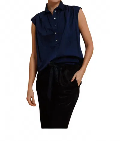Cali Dreaming Daisy Sleeveless Shirt In Midnight In Blue