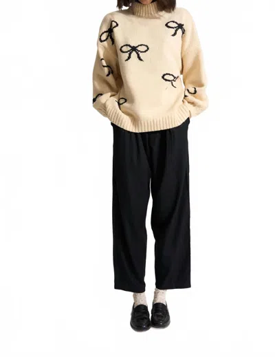 Callahan Bellamy Chunky Knit Pullover In Crème Bow In Neutral
