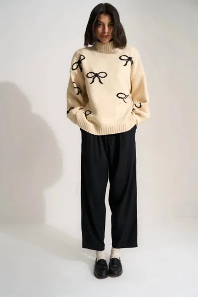 Callahan Bellamy Chunky Knit Pullover Sweater In Creme Bow In Neutral